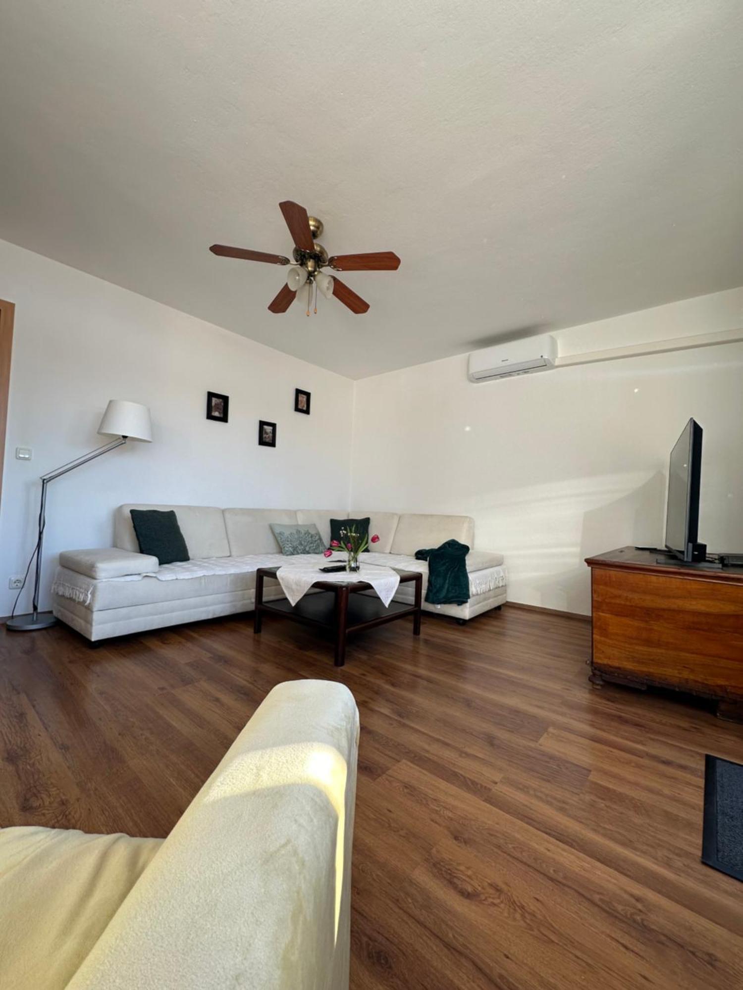 Vanessa Apartment Ljubljana Bagian luar foto